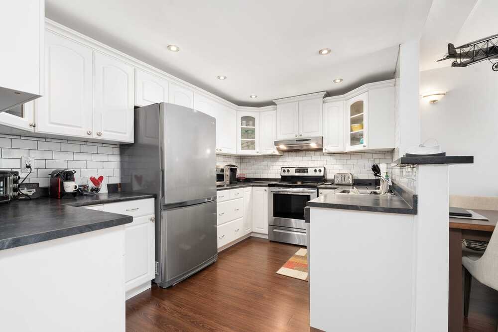 Delta Apartment for sale Ladner Pointe 1 bedroom 790 sq.ft. (Listed