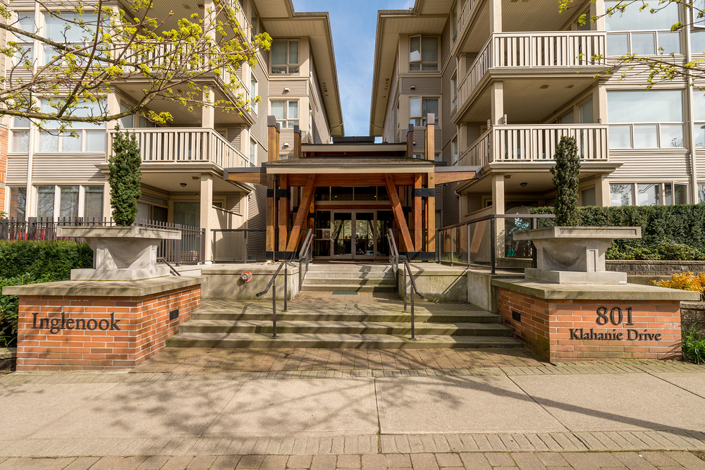 Klahanie Condo for sale INGLENOOK 2 bedroom 941 sq.ft. (Listed 20150608)