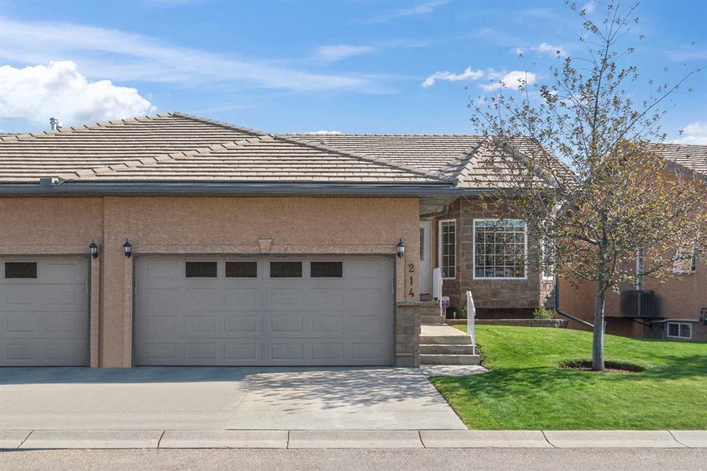 Shawnessy Row/Townhouse for sale:  3 bedroom 1,381.30 sq.ft. (Listed 2025-09-20)