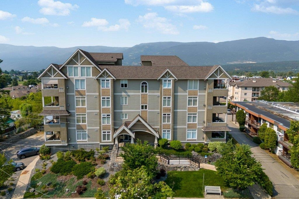 Salmon Arm Apartment for sale: The Graystone East 2 bedroom 1,384 sq.ft. (Listed 2025-03-24)