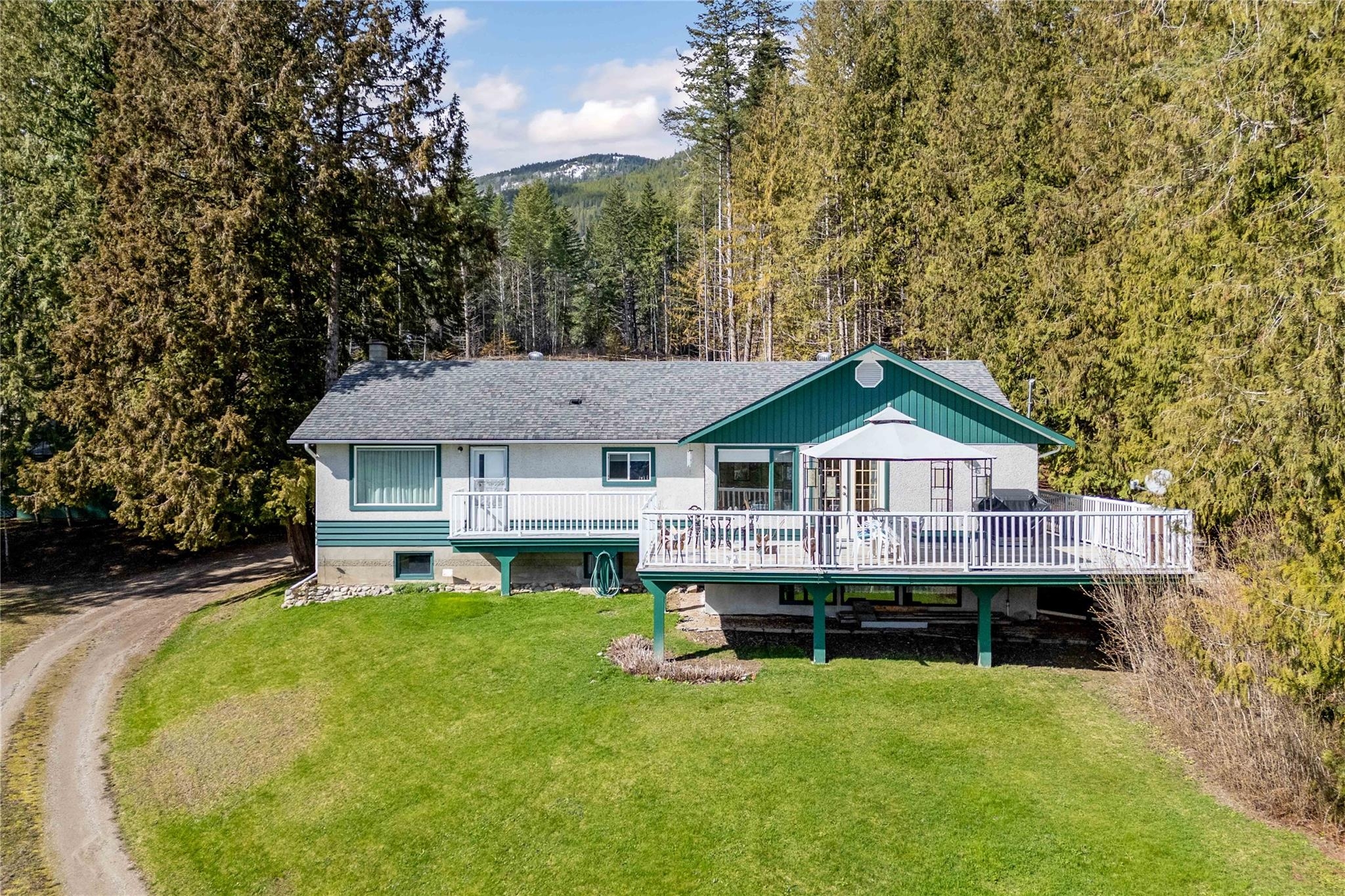 Salmon Arm House and Acreage for sale:  4 bedroom 1,699 sq.ft. (Listed 2025-07-02)