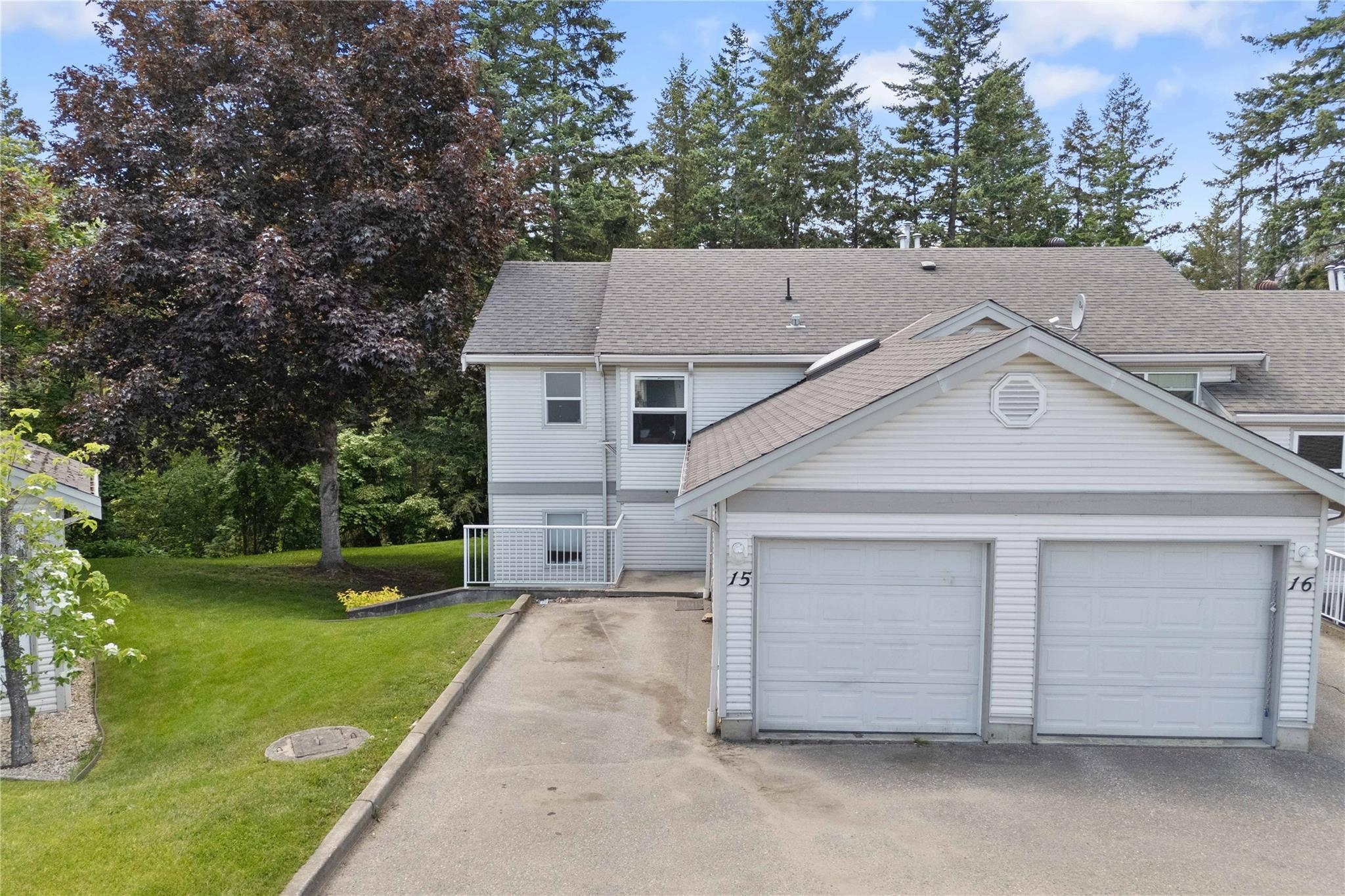 Salmon Arm Townhouse for sale: Bayview Estates 3 bedroom 1,236 sq.ft. (Listed 2025-05-26)
