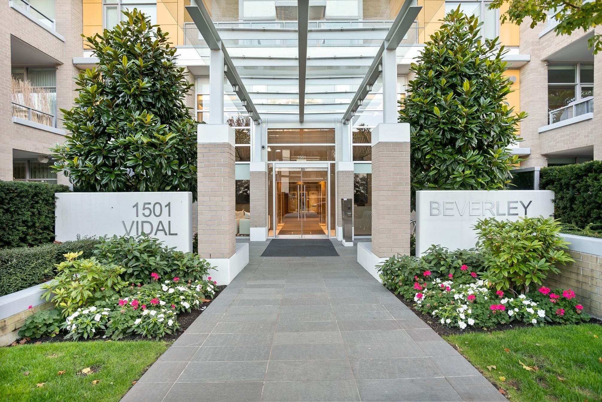 White Rock Apartment/Condo for sale: The Beverley 2 bedroom 1,294 sq.ft. (Listed 2024-02-16)