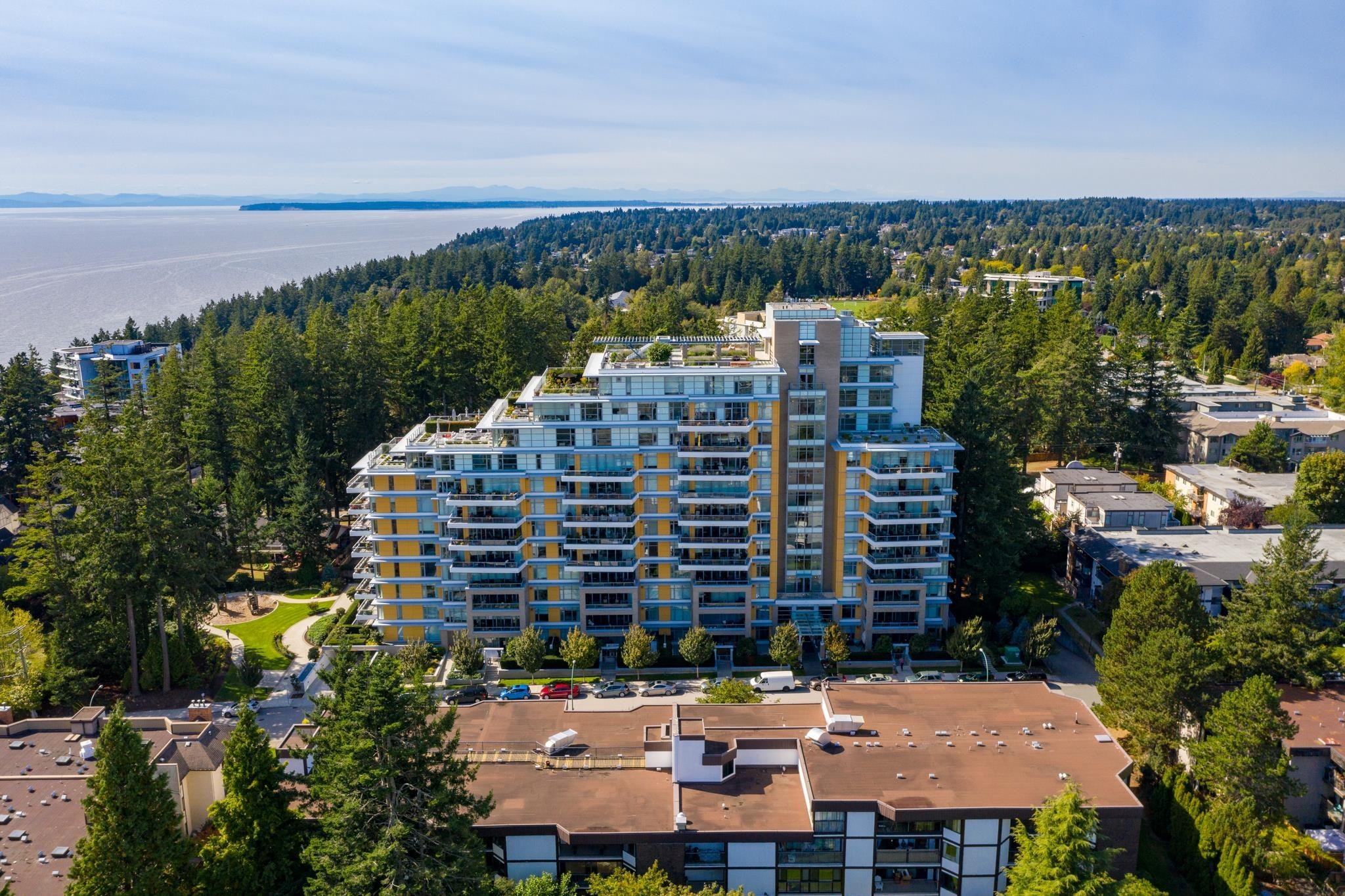 White Rock Apartment/Condo for sale:  2 bedroom 1,299 sq.ft. (Listed 2026-04-01)