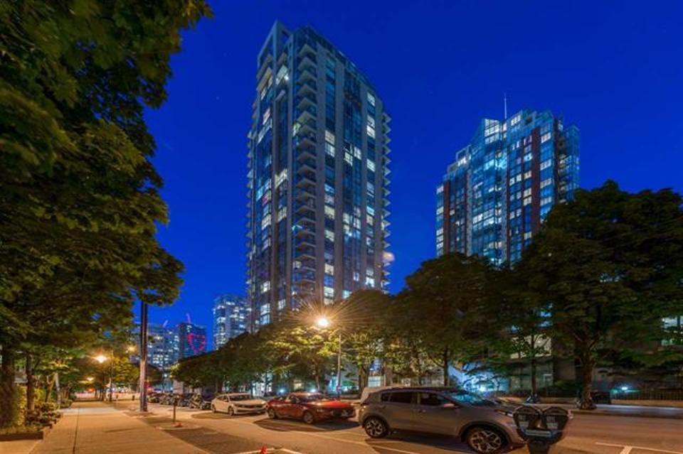1403 - 928 Richards Street