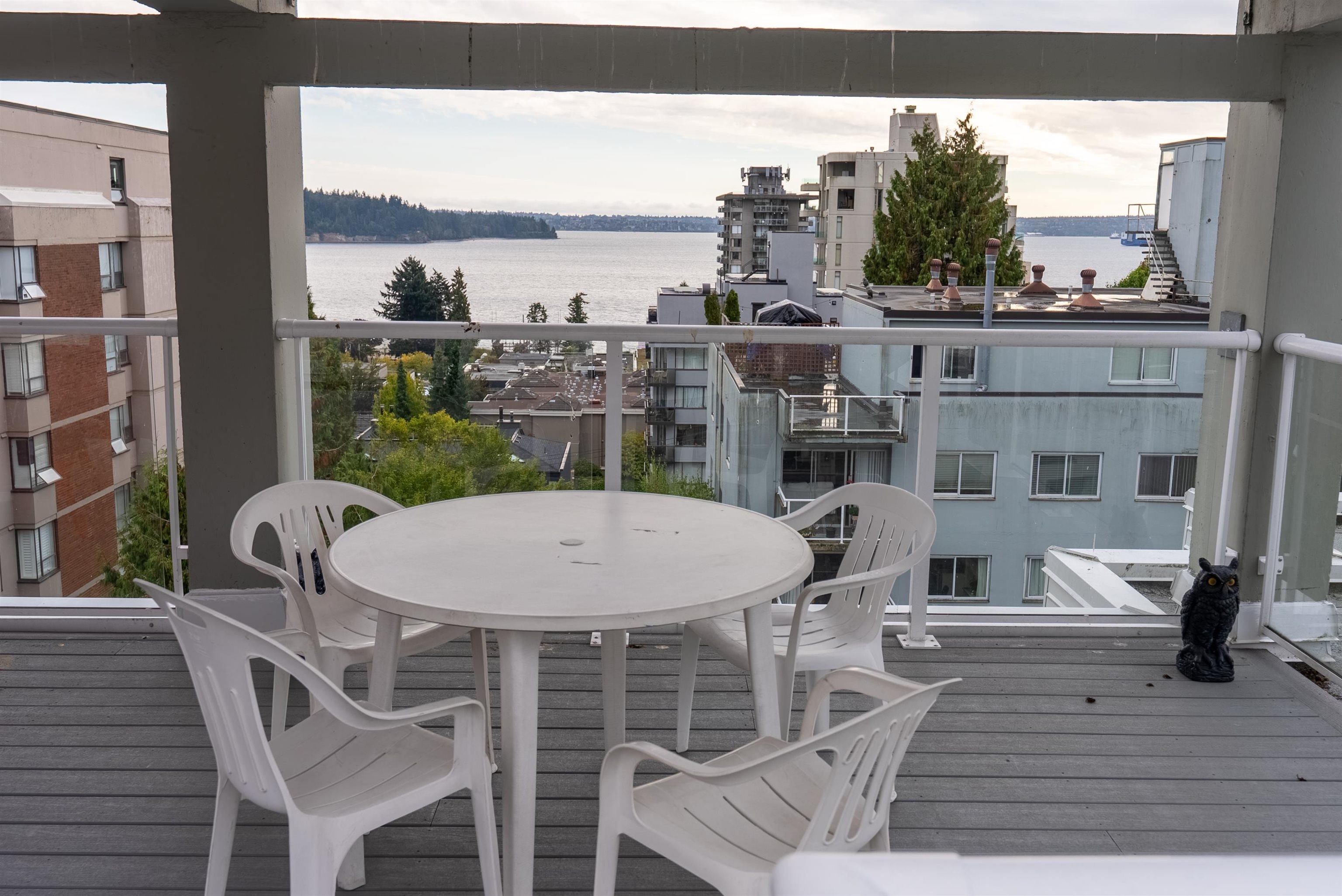 Ambleside Apartment/Condo for sale:  1 bedroom 785 sq.ft. (Listed 2026-09-11)