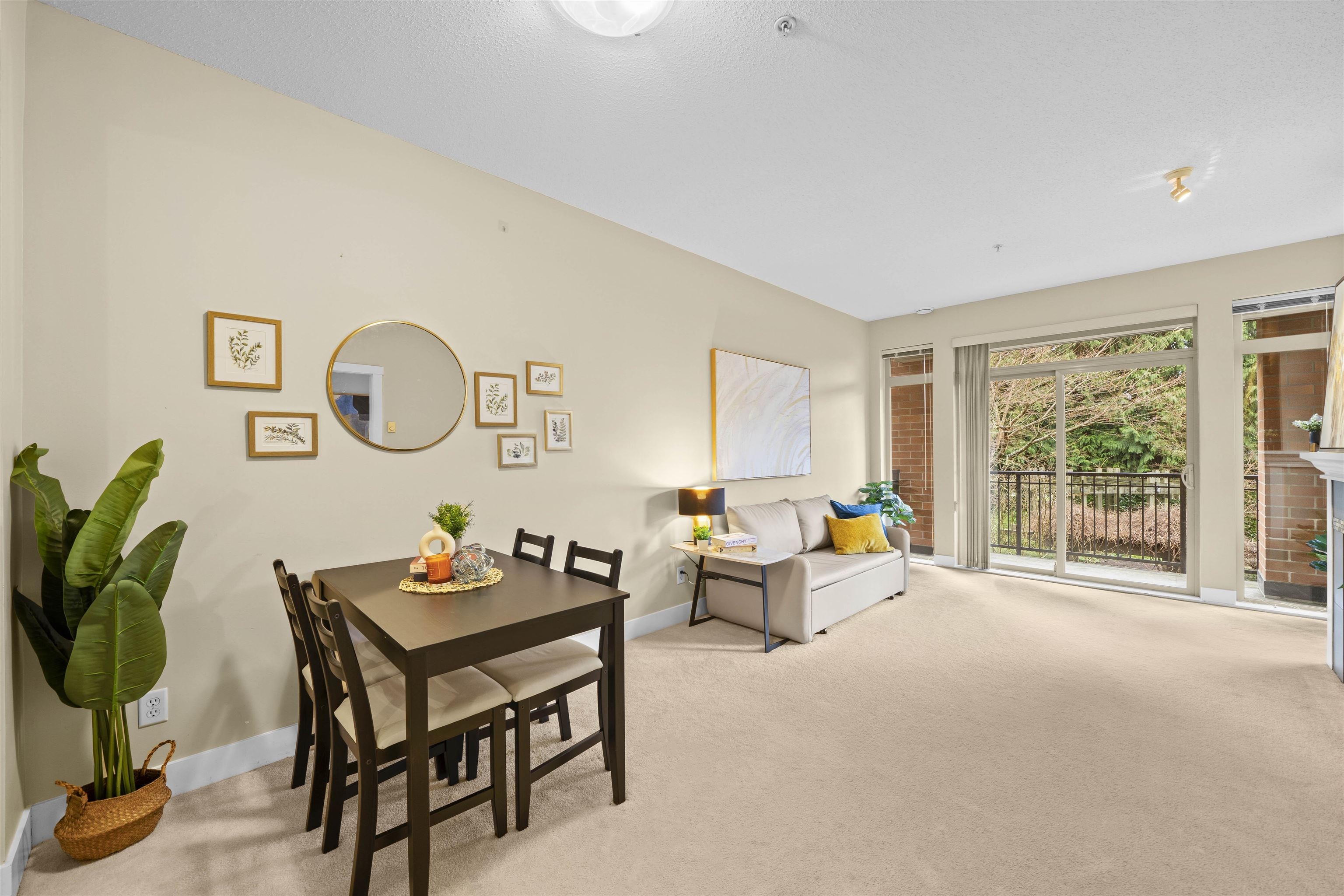 University VW Apartment/Condo for sale:  1 bedroom 671 sq.ft. (Listed 2025-02-20)