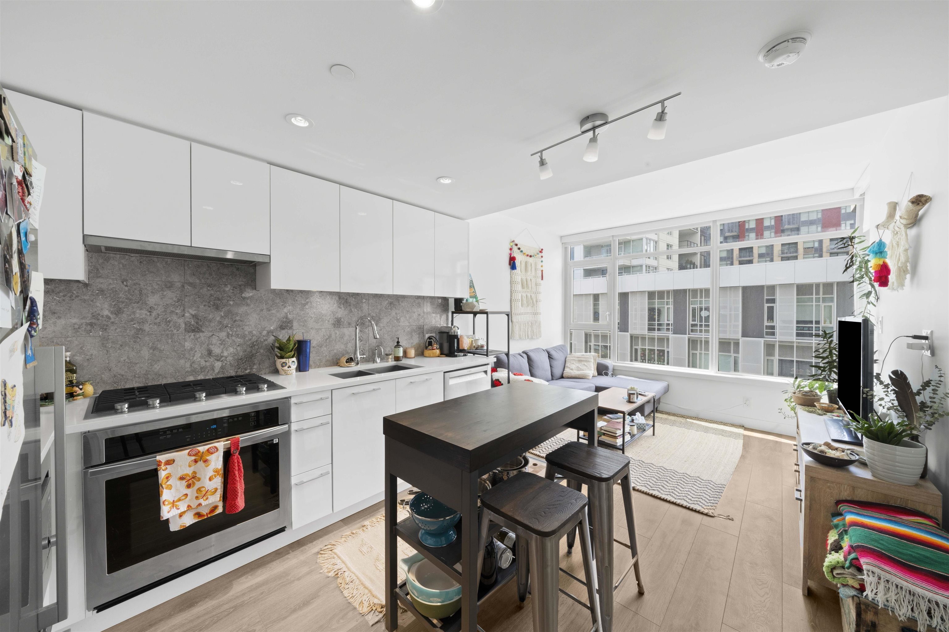 South Marine Apartment/Condo for sale:  1 bedroom 530 sq.ft. (Listed 2025-05-23)