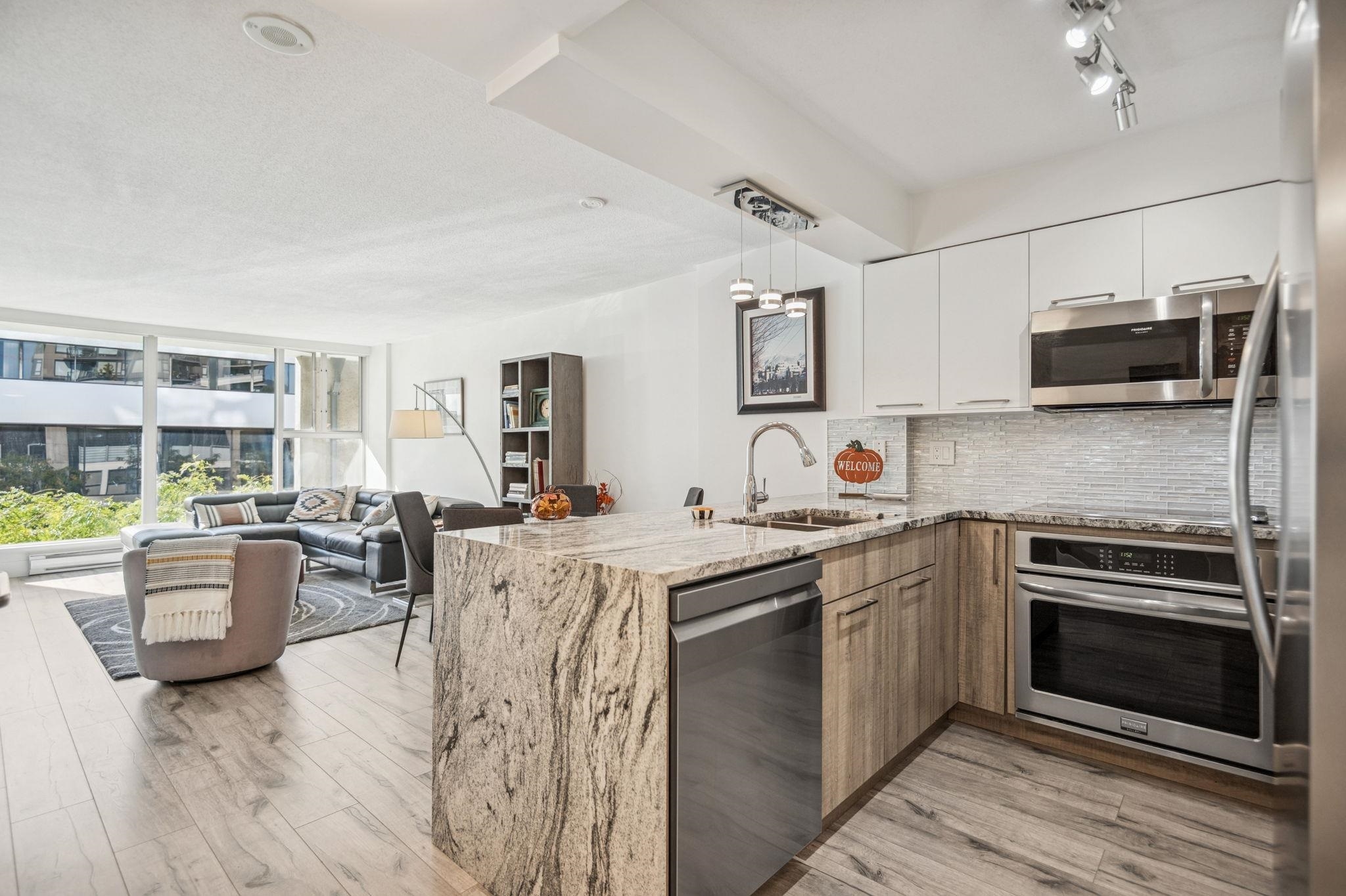 Fairview VW Apartment/Condo for sale:  2 bedroom 1,110 sq.ft. (Listed 2025-10-06)