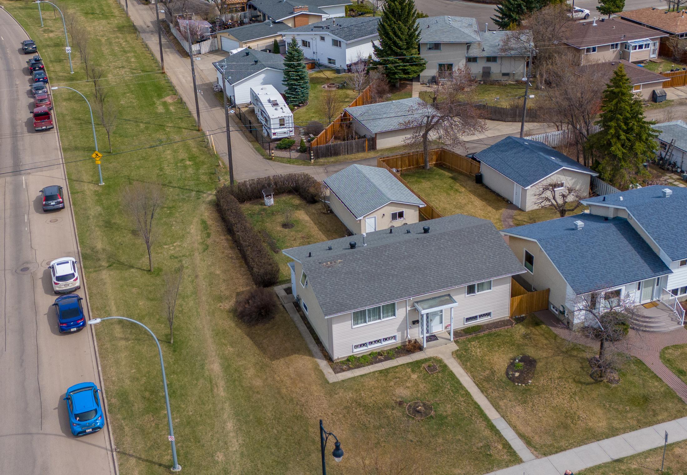 Lendrum Place Detached Single Family: 4 bedroom