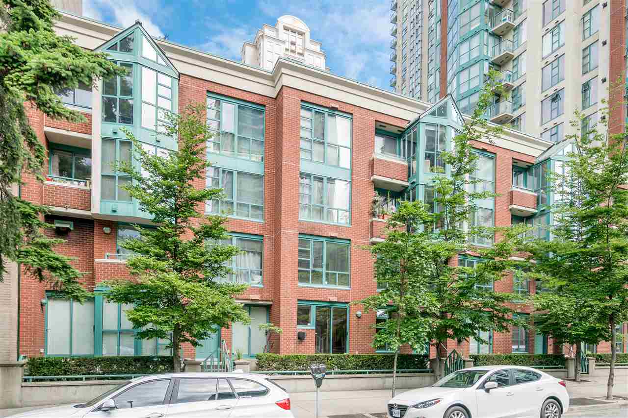 Yaletown Townhouse for sale: 2 Bedrooms and Den 1,221 sq.ft. (Listed 2017-06-26)
