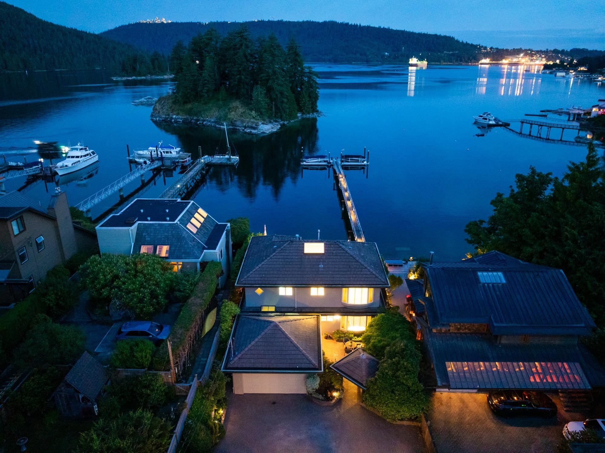 Deep Cove Single Family Residence for sale:  4 bedroom 3,411 sq.ft. (Listed 2025-06-25)