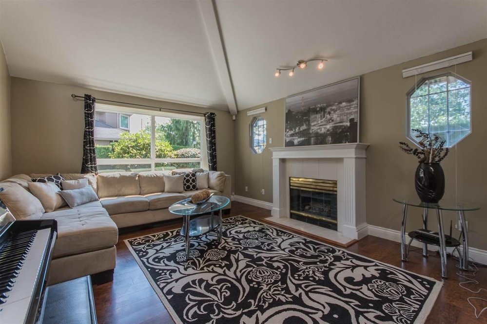 Surrey Townhouse:  3 bedroom