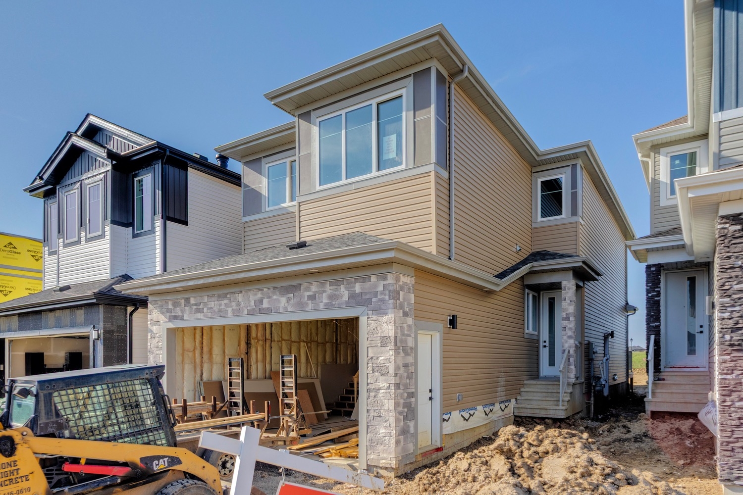 Triomphe Estates House for sale: Detached Single Family 5 bedroom 2,251.72 sq.ft. (Listed 2025-02-20)