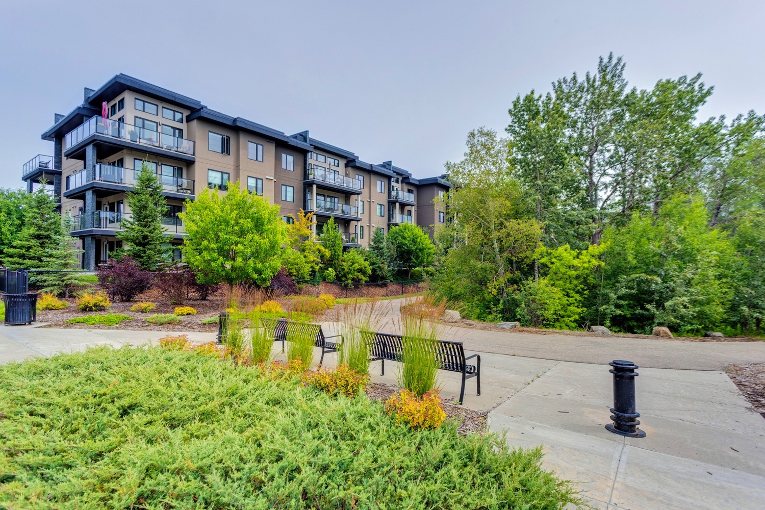 206, 5029 Edgemont Blvd