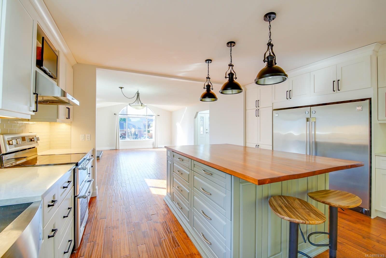 PA Port Alberni Single Family Residence for sale:  3 bedroom 2,061 sq.ft. (Listed 2024-10-08)