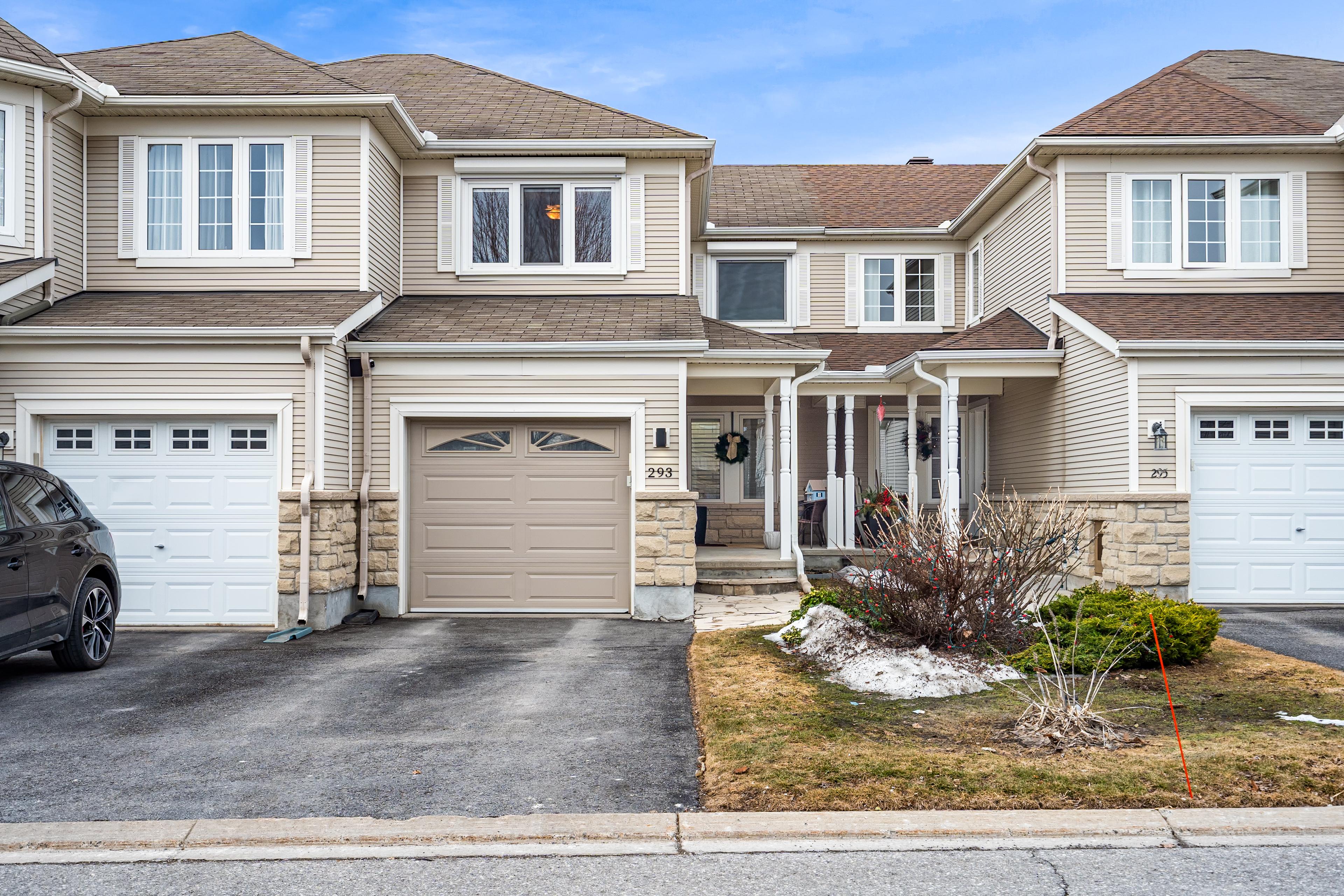 Ottawa Townhouse for sale:  2 bedroom  (Listed 2026-04-02)