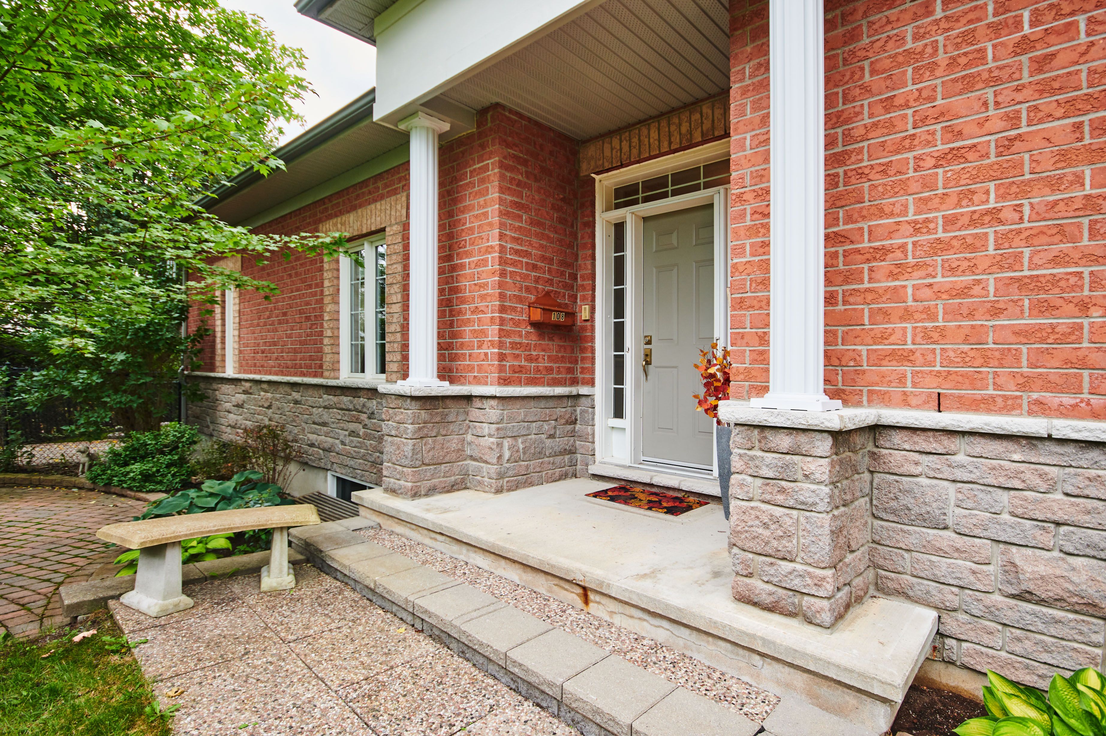 Kanata Lakes Bungalow for sale Tweedsmuir on the Park 2 bedroom Granite Countertop, Hardwood