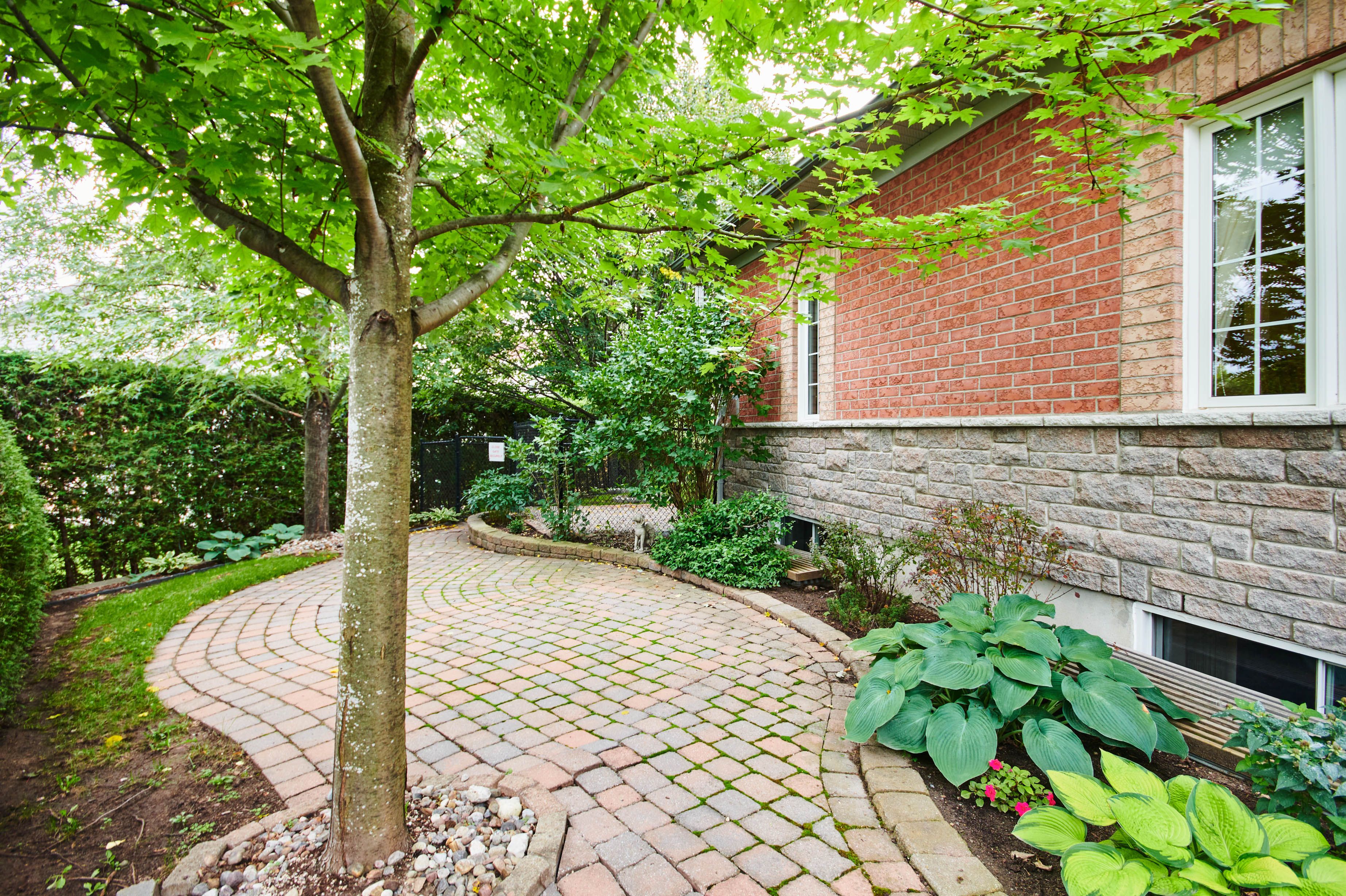 Kanata Lakes Bungalow for sale Tweedsmuir on the Park 2 bedroom