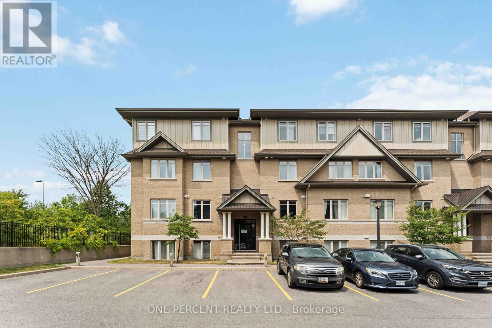 Ottawa Row / Townhouse for sale: 2 bedroom 1,000 sq.ft. (Listed 2025-08-12)