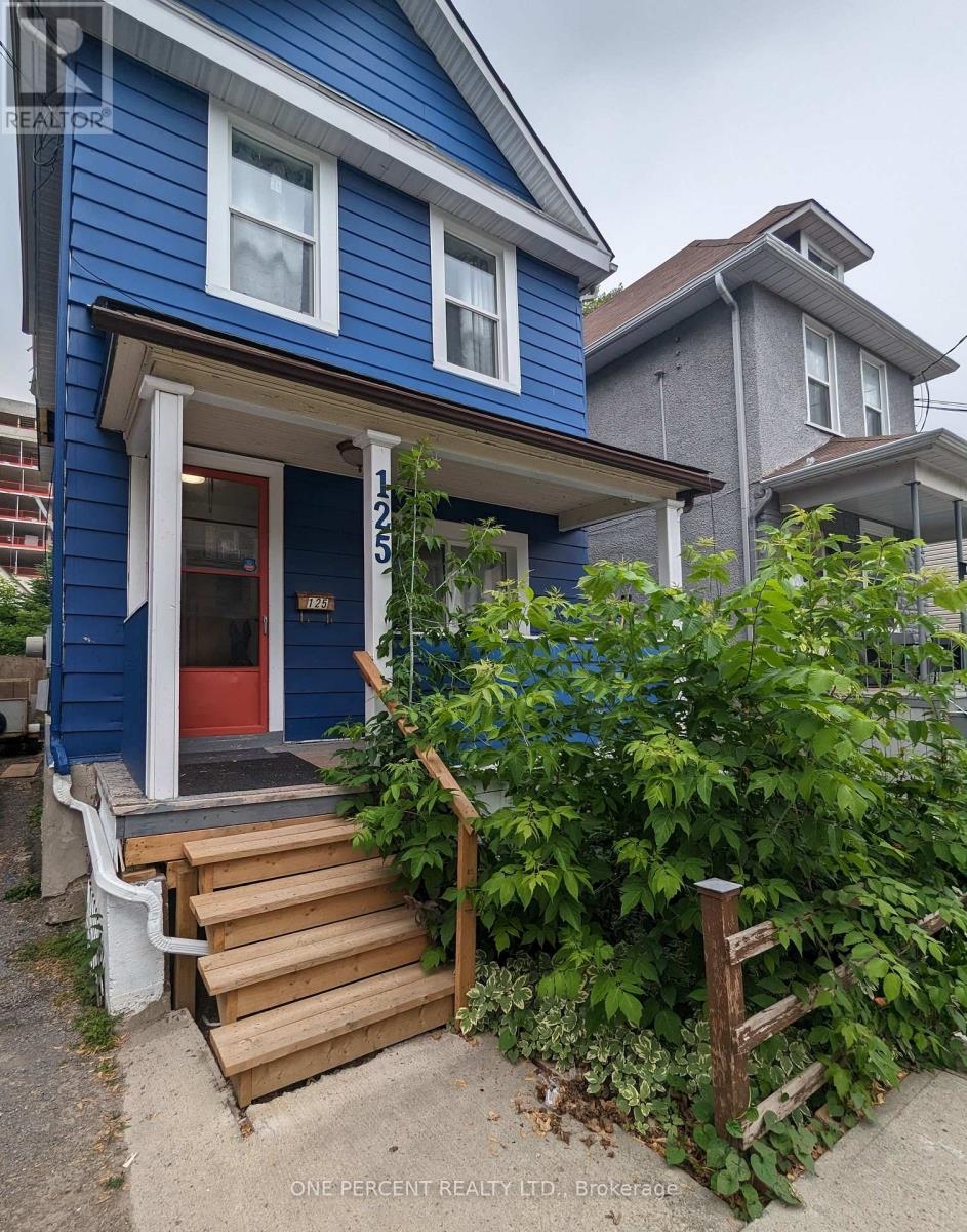 Ottawa House for sale: 3 bedroom 1,100 sq.ft. (Listed 2025-07-29)