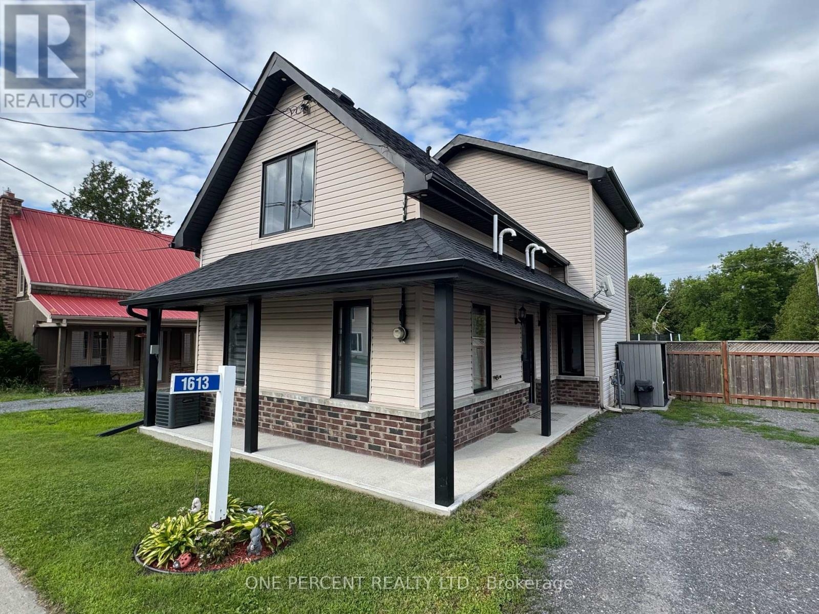 Clarence Rockland House for sale: 2 bedroom 1,100 sq.ft. (Listed 2025-07-26)