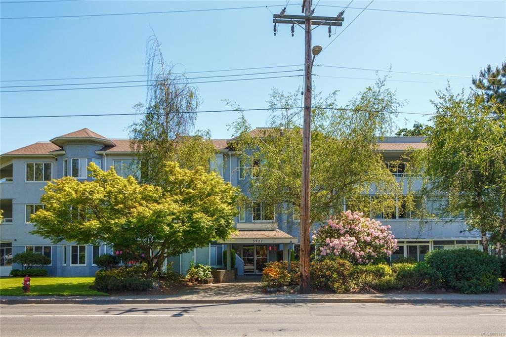 Saanich Condo Apartment for sale: 1 bedroom (Listed 2021-07-31)