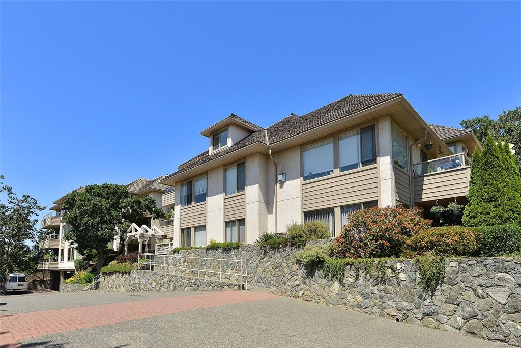 Saanich Condo Apartment for sale: 2 bedroom (Listed 2021-07-15)