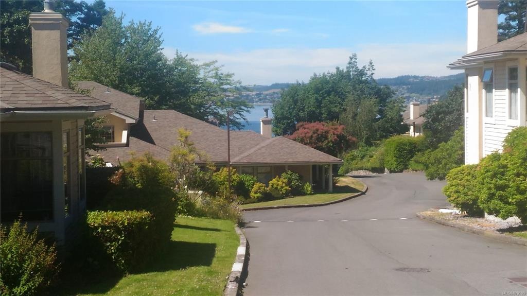 Esquimalt Row / Townhouse for sale: 2 bedroom (Listed 2021-06-23)