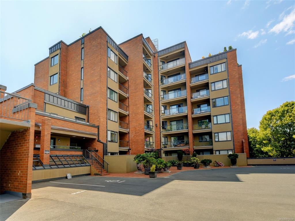 Victoria Condo Apartment for sale: 1 bedroom (Listed 2021-04-09)