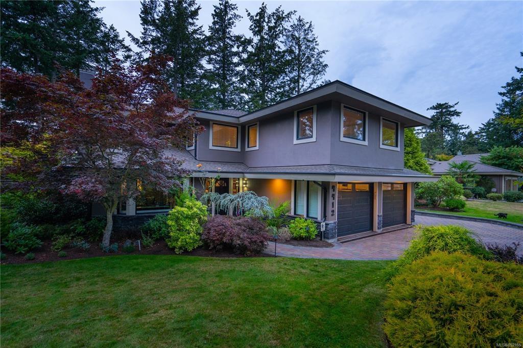 Saanich  Single Family Detached for sale:  4 bedroom  (Listed 2020-08-21)