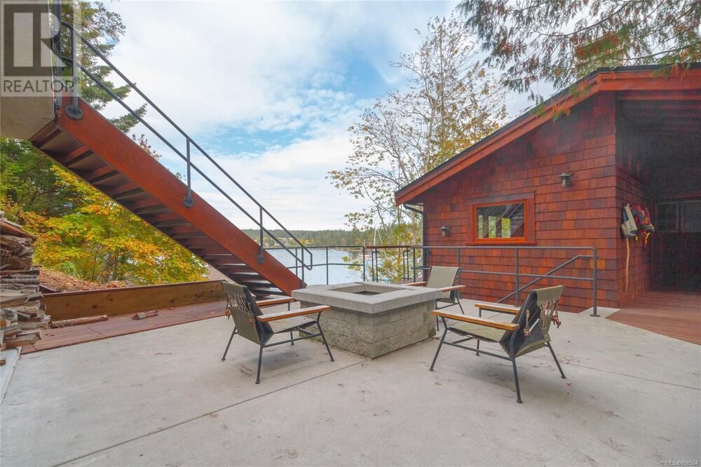 North Saanich House for sale 2 bedroom 2,368 sq.ft. (Listed 20201020)