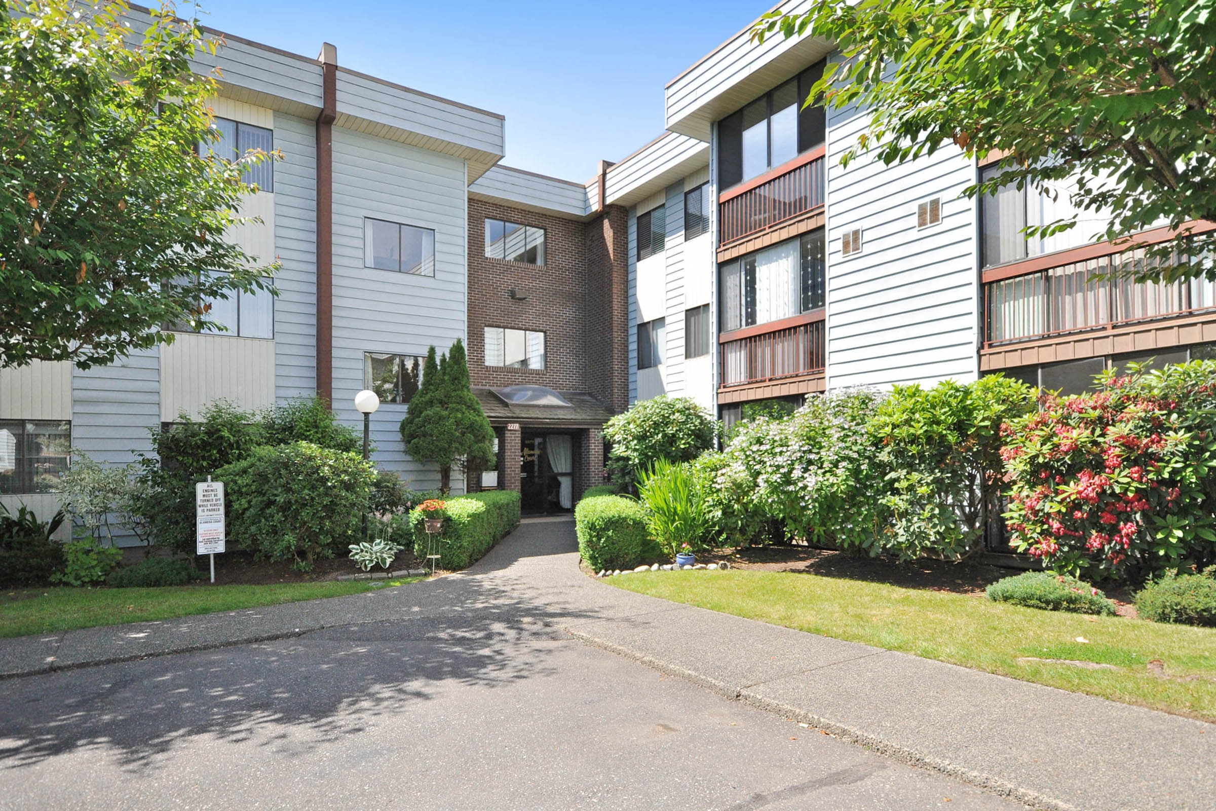 Beautifully Updated Corner End Unit!