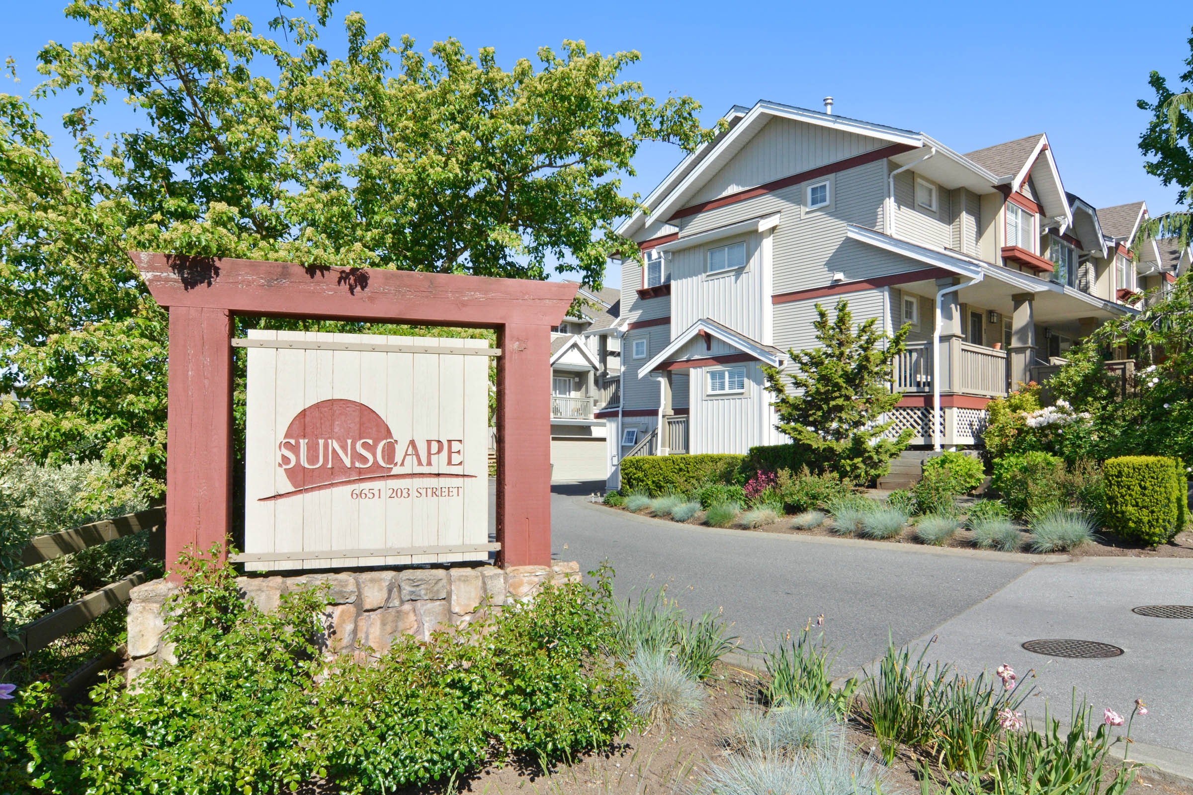 Open Concept Living in Beautiful Sunscape!