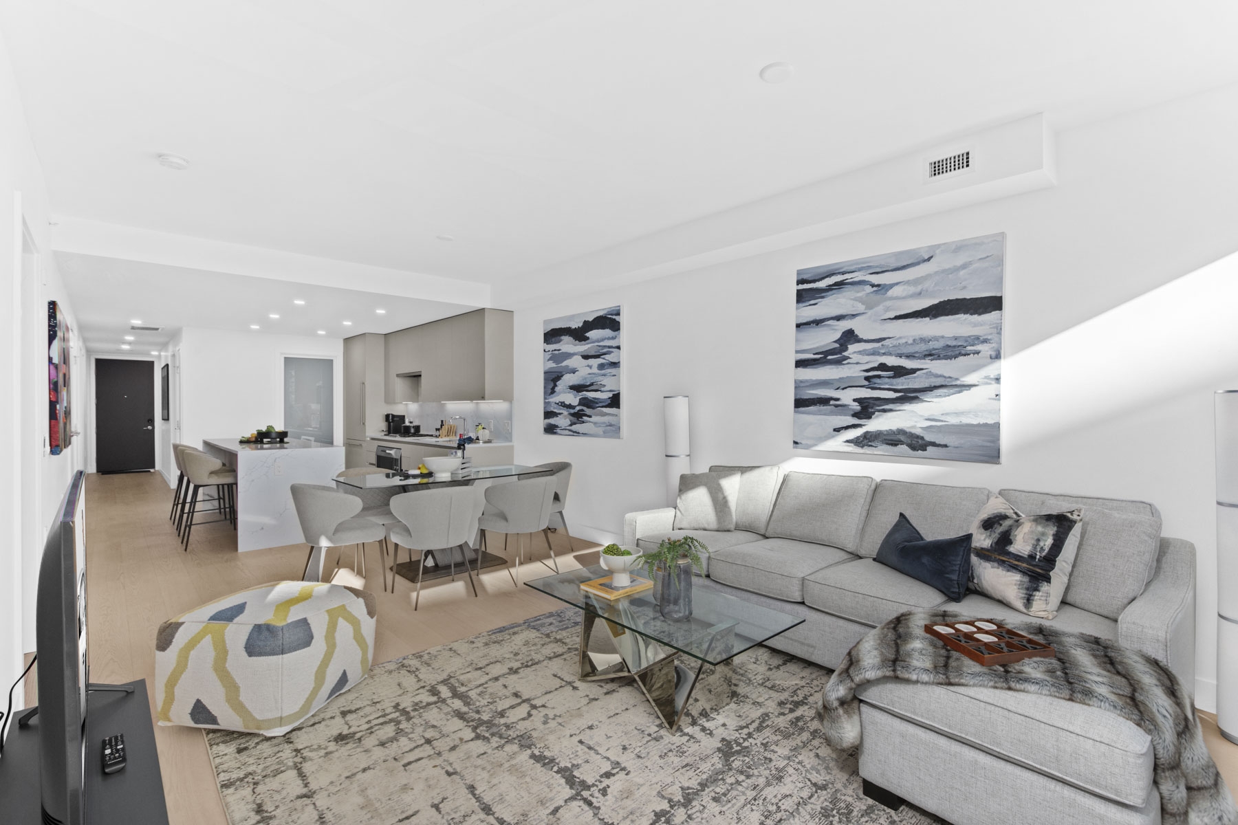 305-1331 MARINE DRIVE