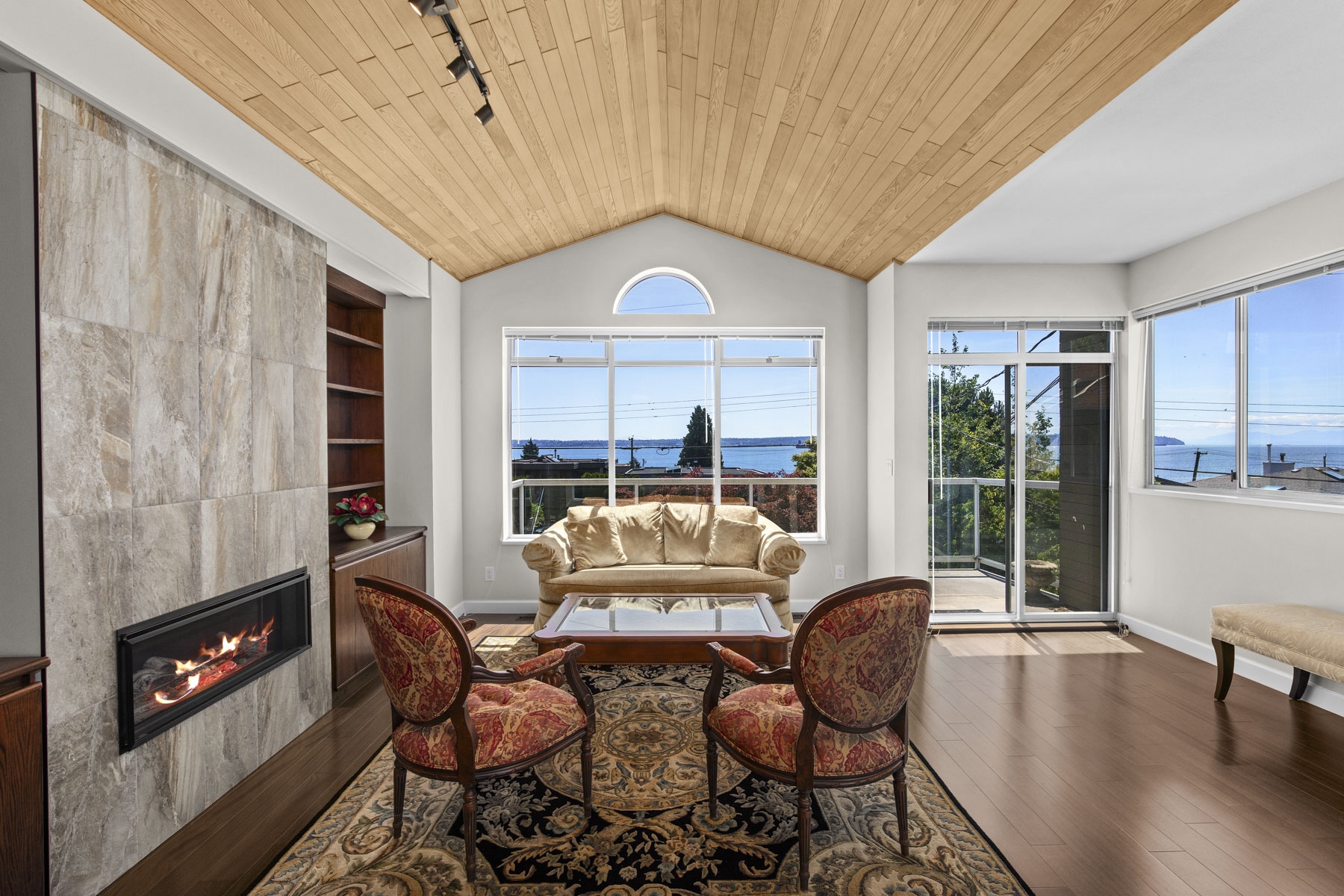 Dundarave 1/2 Duplex for sale:  3 bedroom 2,827 sq.ft. (Listed 2025-08-13)