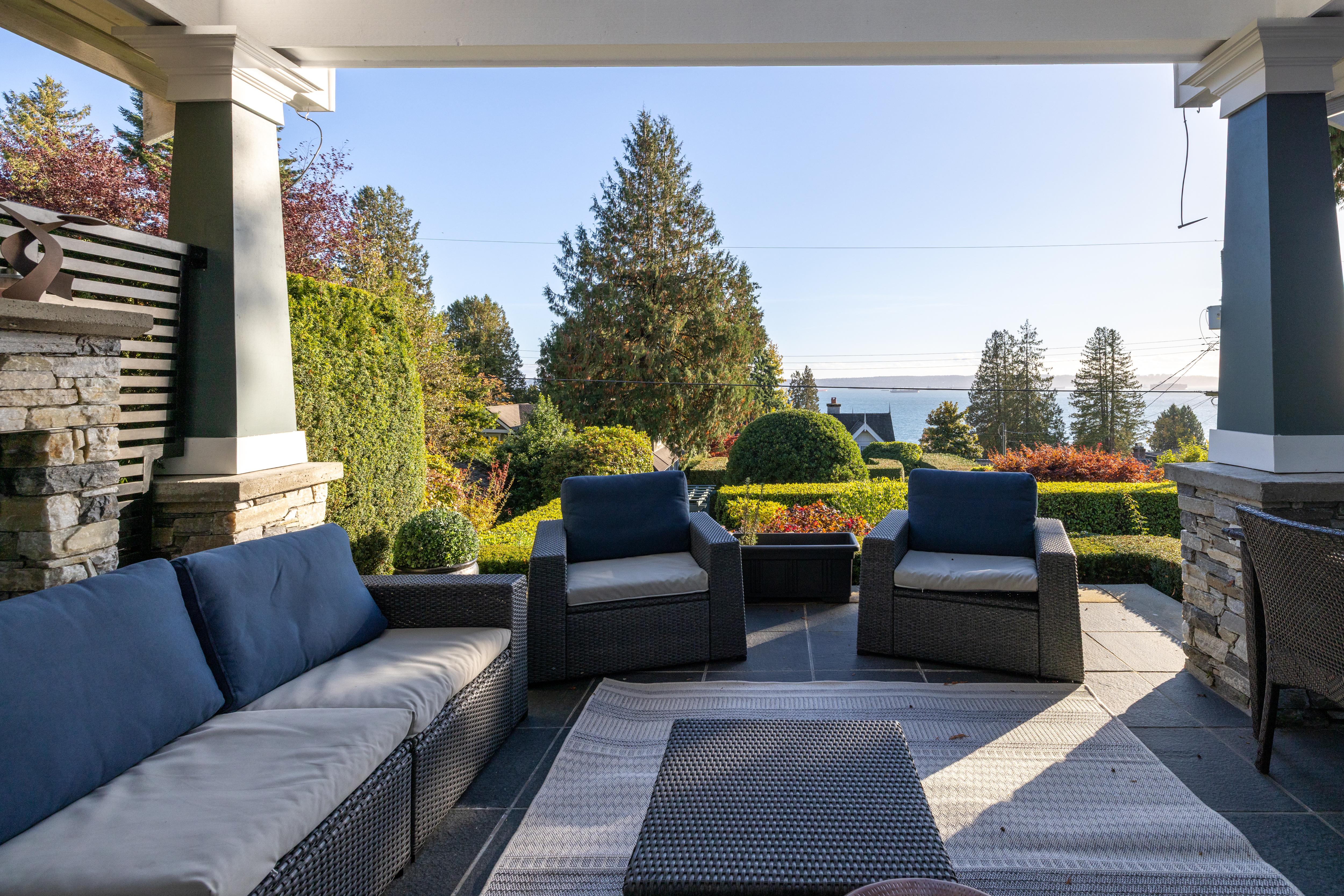 Dundarave House for sale: 4 bedroom 4,377 sq.ft. (Listed 2026-02-09)