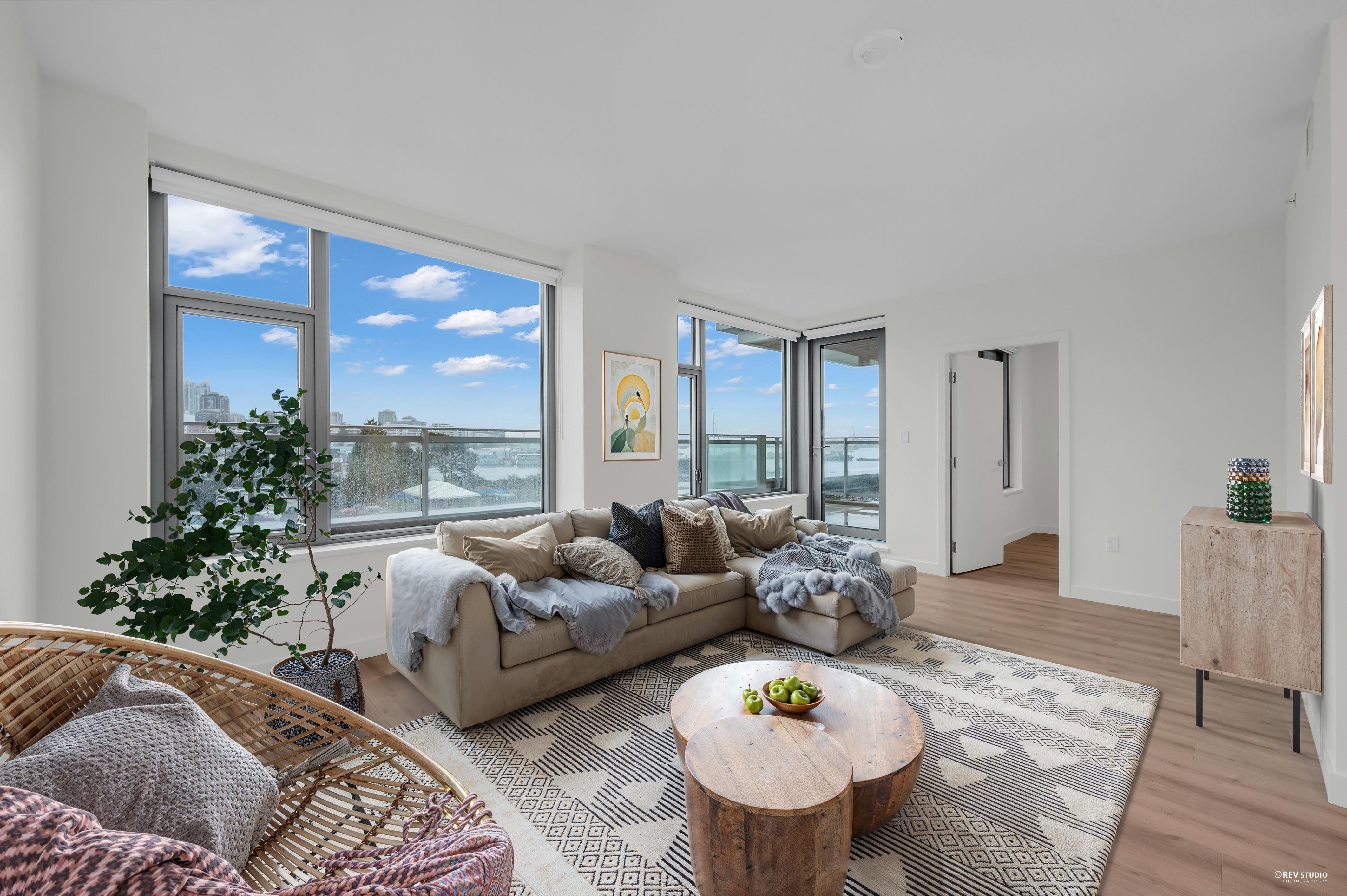 320 755 HARBOURSIDE DRIVE