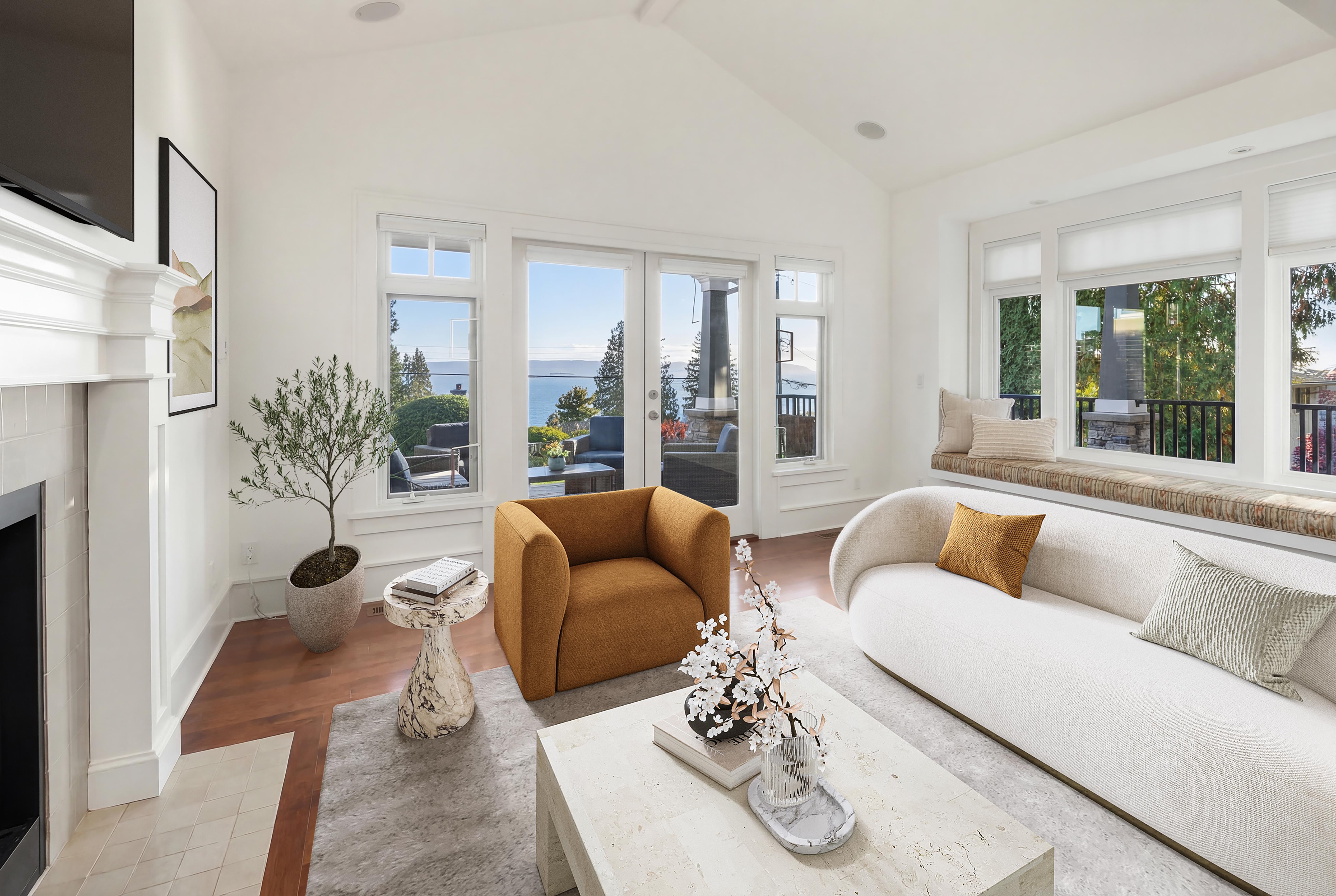 Dundarave House for sale: 4 bedroom 4,377 sq.ft. (Listed 2026-03-18)