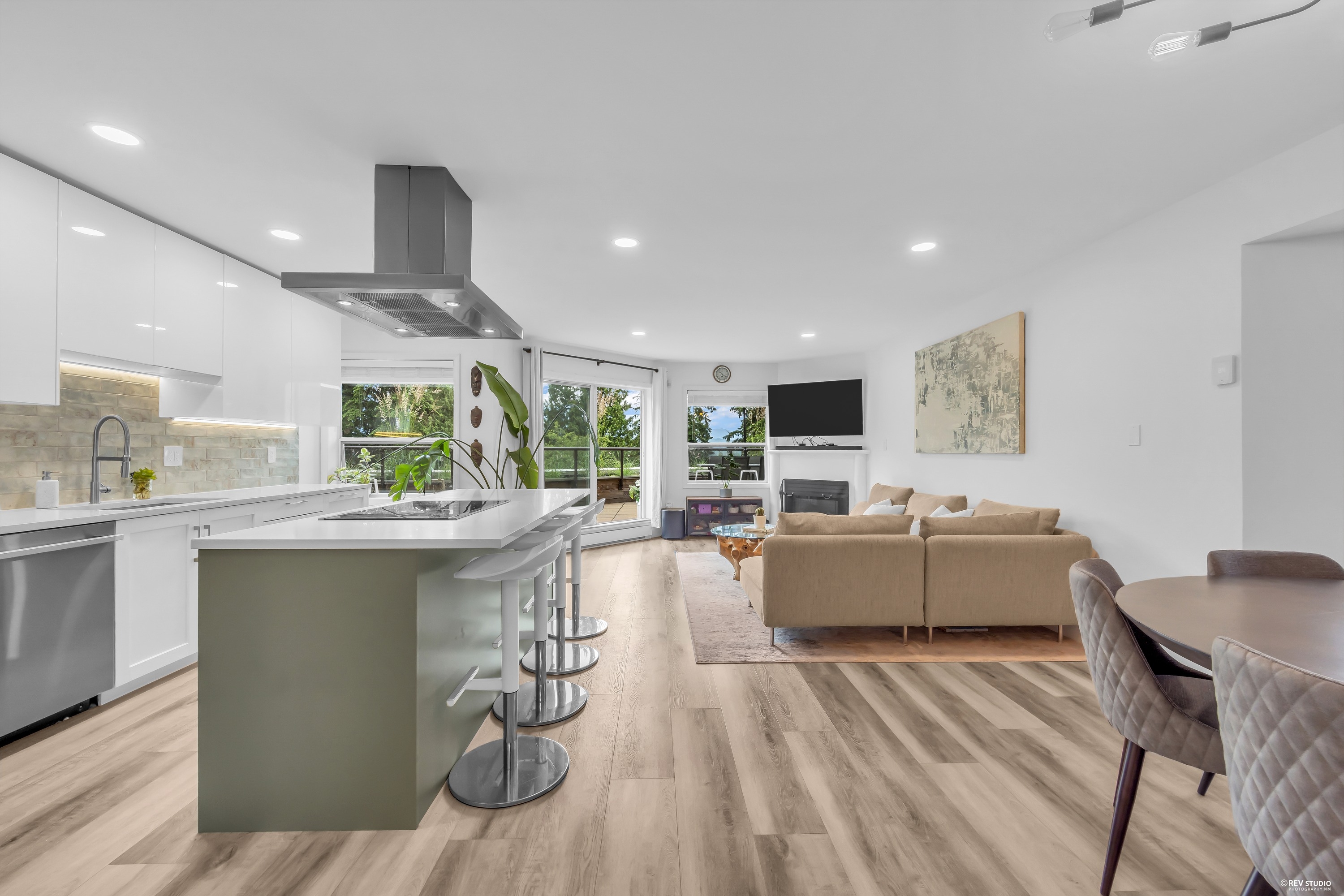 604 1500 OSTLER COURT