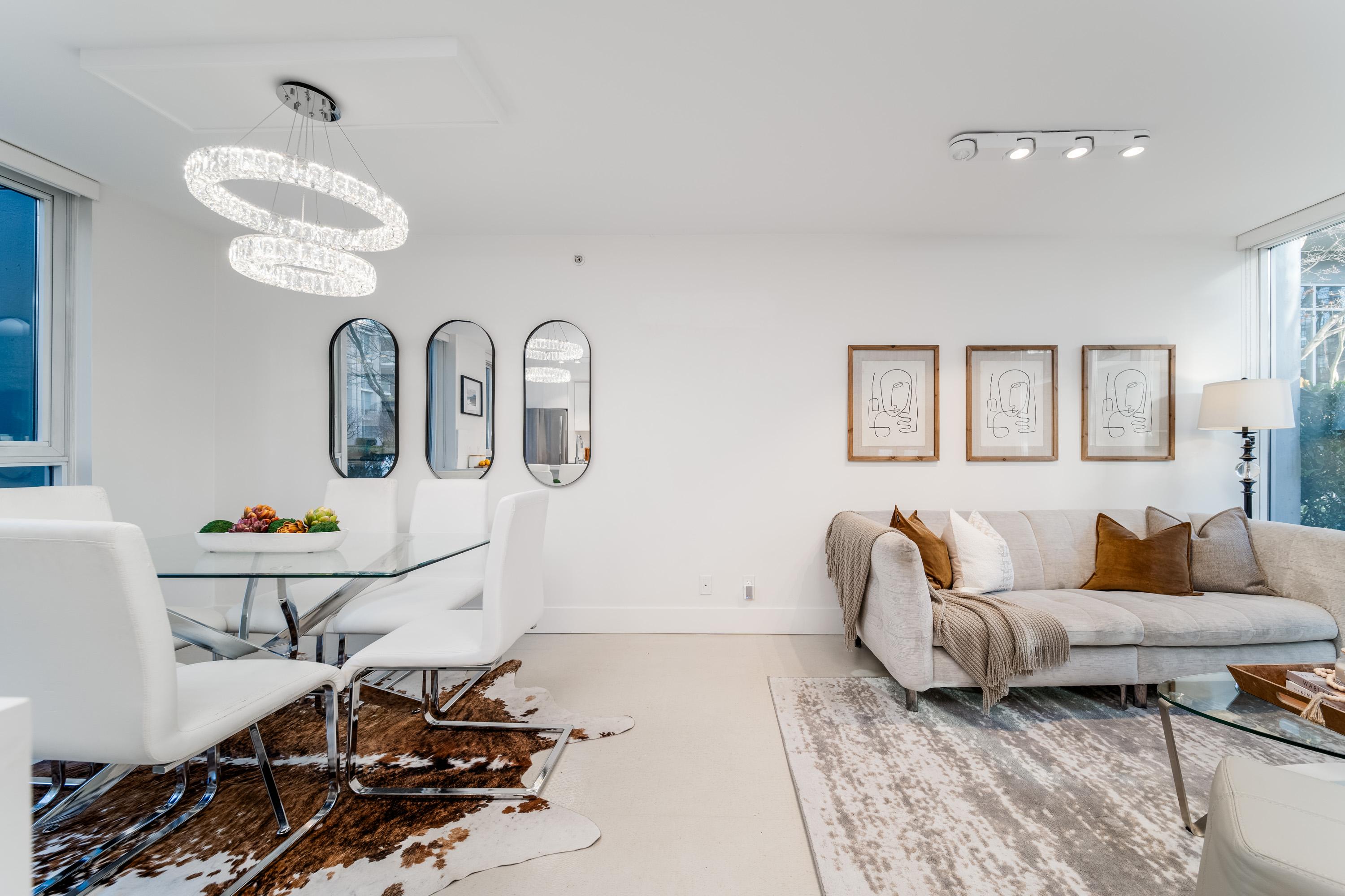 Yaletown Townhouse for sale: The Gallery by Polygon 2 bedroom  Stainless Steel Appliances, Tile Backsplash, Glass Shower, Hardwood Floors 1,286 sq.ft. (Listed 2024-12-13)