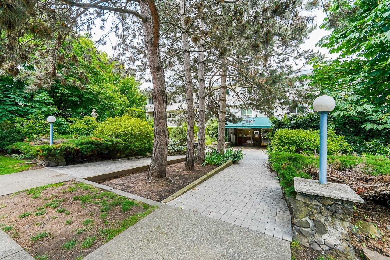 Mount Pleasant Apartment for sale: Picasso 1 bedroom 605 sq.ft. (Listed 2025-09-29)