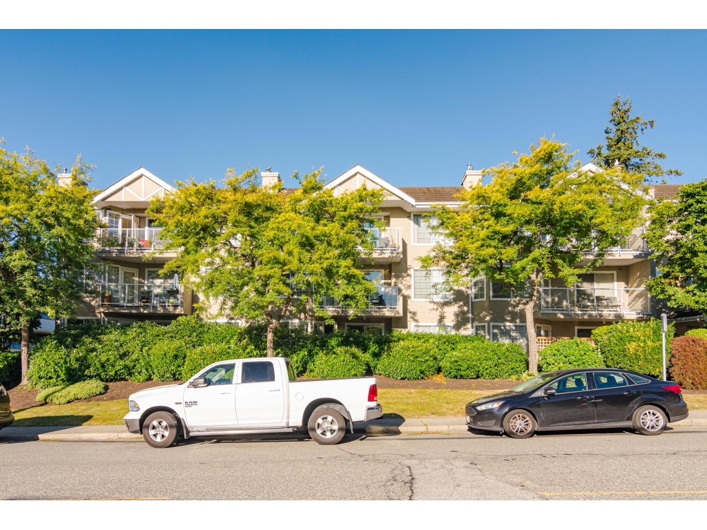 White Rock Condo for sale: Cameo Terrace 2 bedroom 1,079 sq.ft. (Listed 2025-06-10)