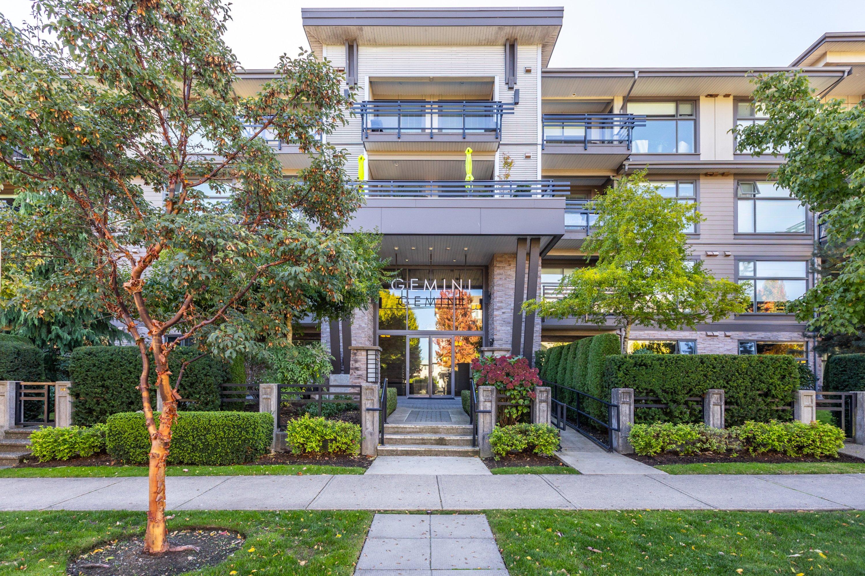 Surrey Condo for sale: Gemini 2 bedroom 1,008 sq.ft. (Listed 2025-10-17)