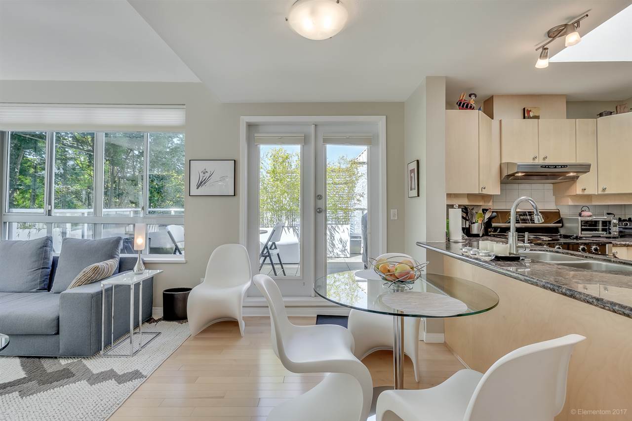 Kitsilano Condo for sale:  2 bedroom 847 sq.ft. (Listed 2017-09-29)