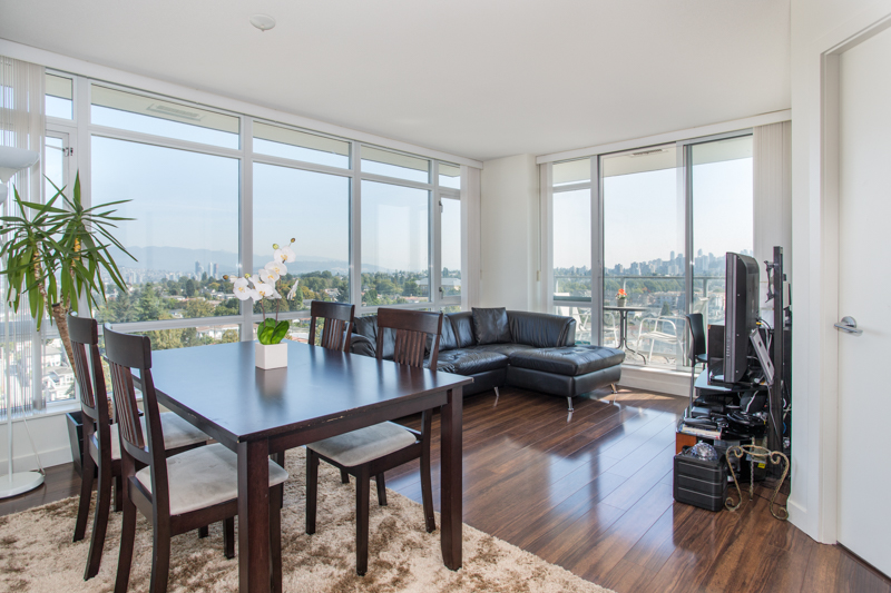 Collingwood Condo for sale:  2 bedroom 697 sq.ft. (Listed 2018-09-10)