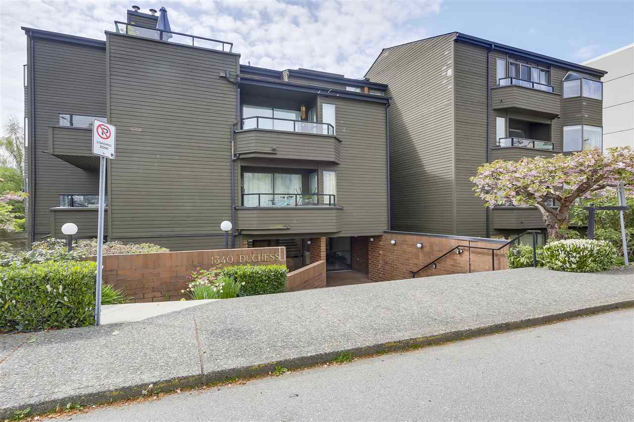 Ambleside Condo for sale:  2 bedroom 904 sq.ft. (Listed 2018-07-18)