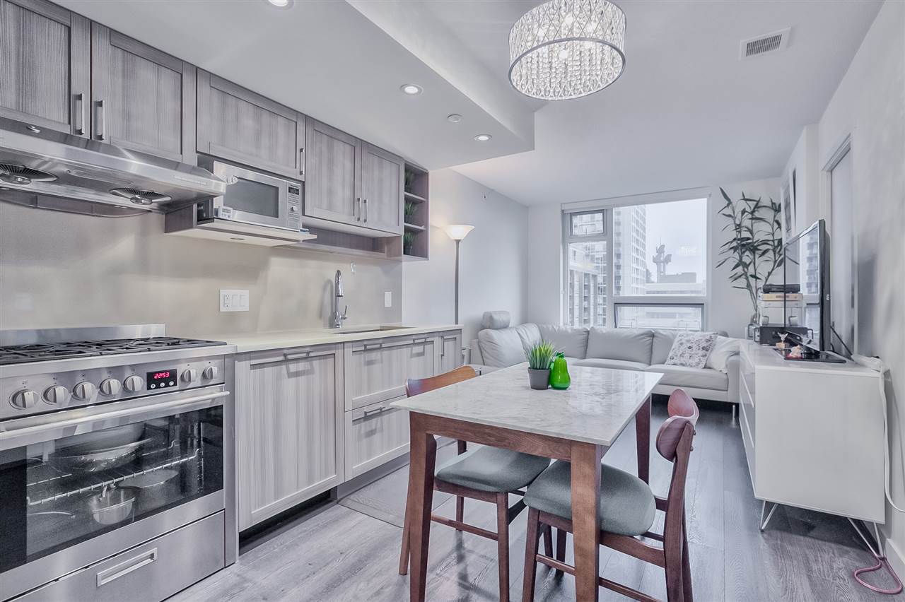 Collingwood VE Condo for sale:  1 bedroom 524 sq.ft. (Listed 2019-12-18)