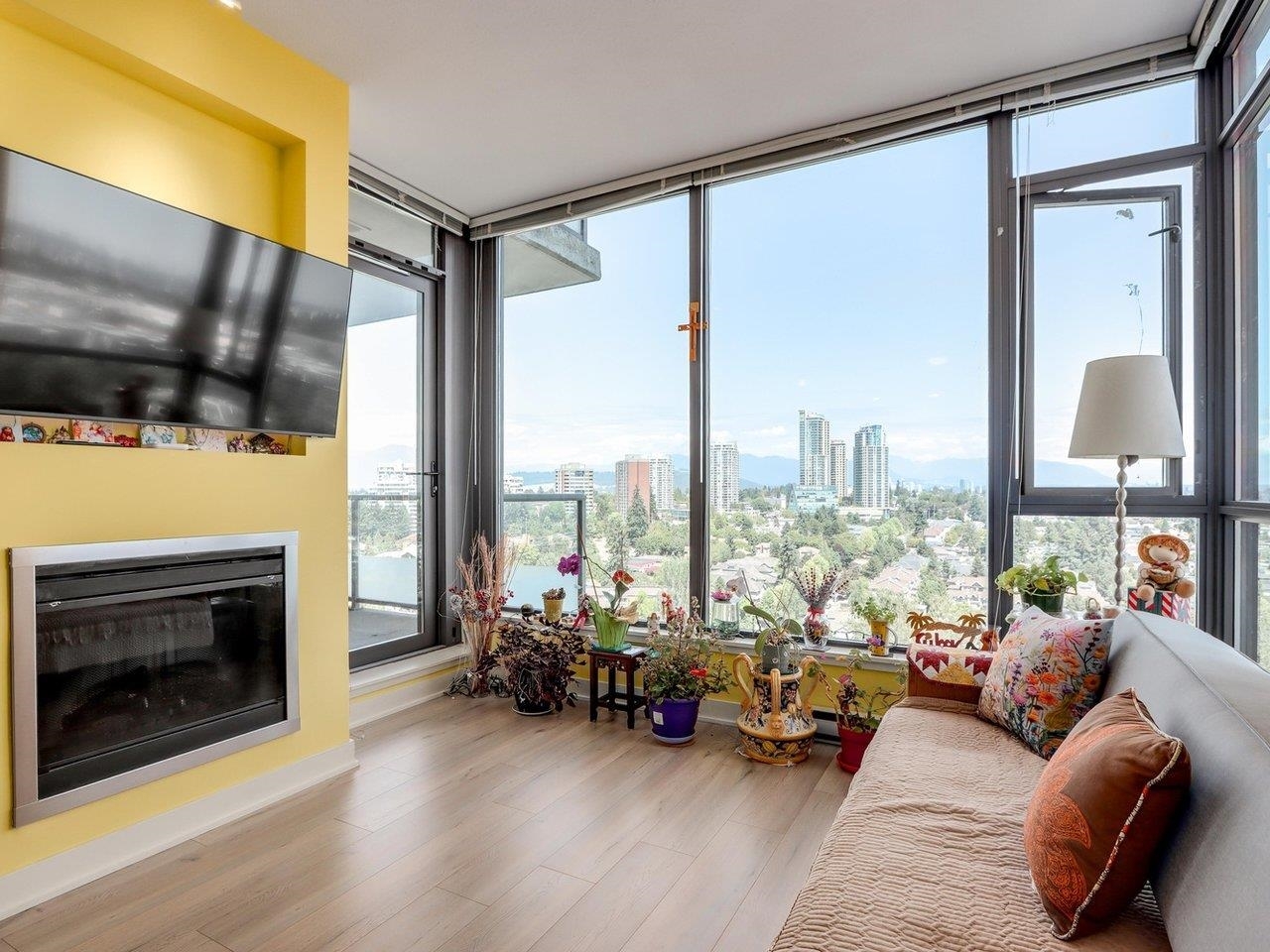 Edmonds BE Apartment/Condo for sale:  1 bedroom 630 sq.ft. (Listed 2025-07-28)