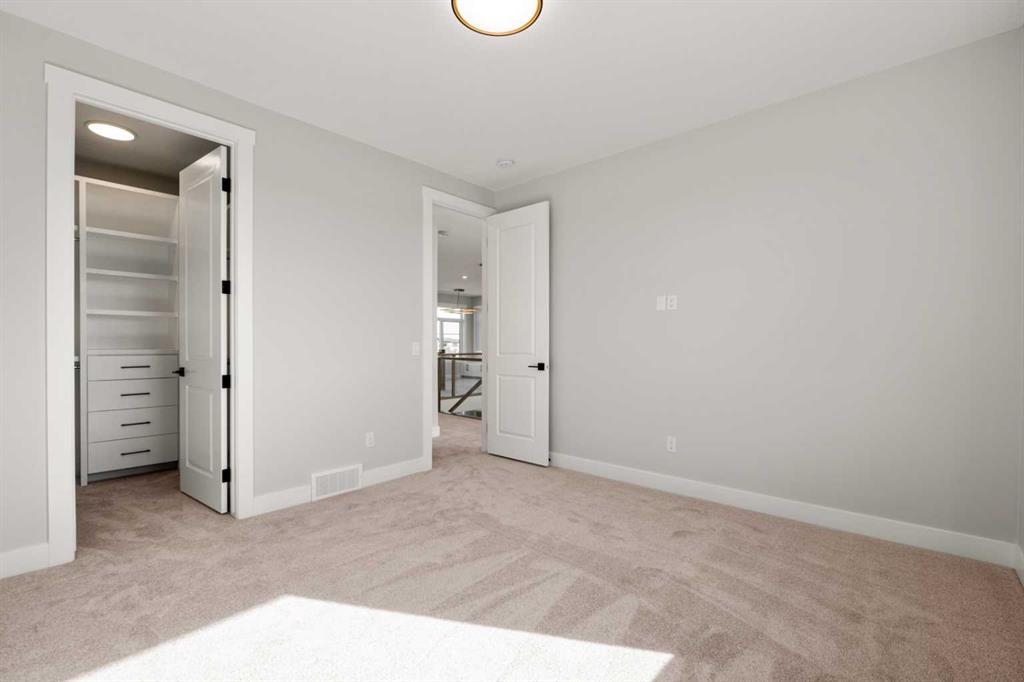 NONE Detached for sale:  8 bedroom 4,110 sq.ft. (Listed 2024-07-11)